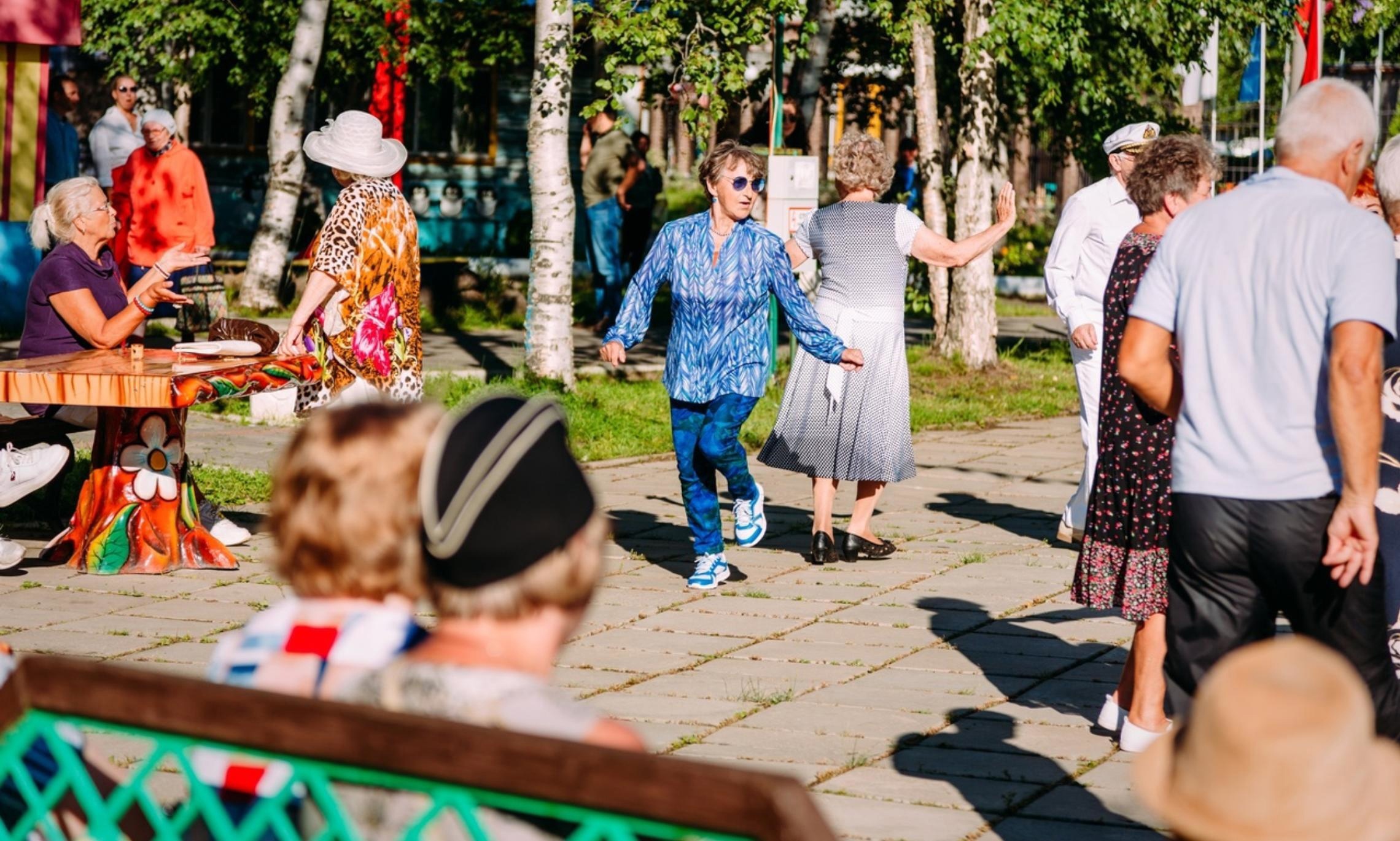 «Зарядись долголетием» в парке культуры и отдыха.