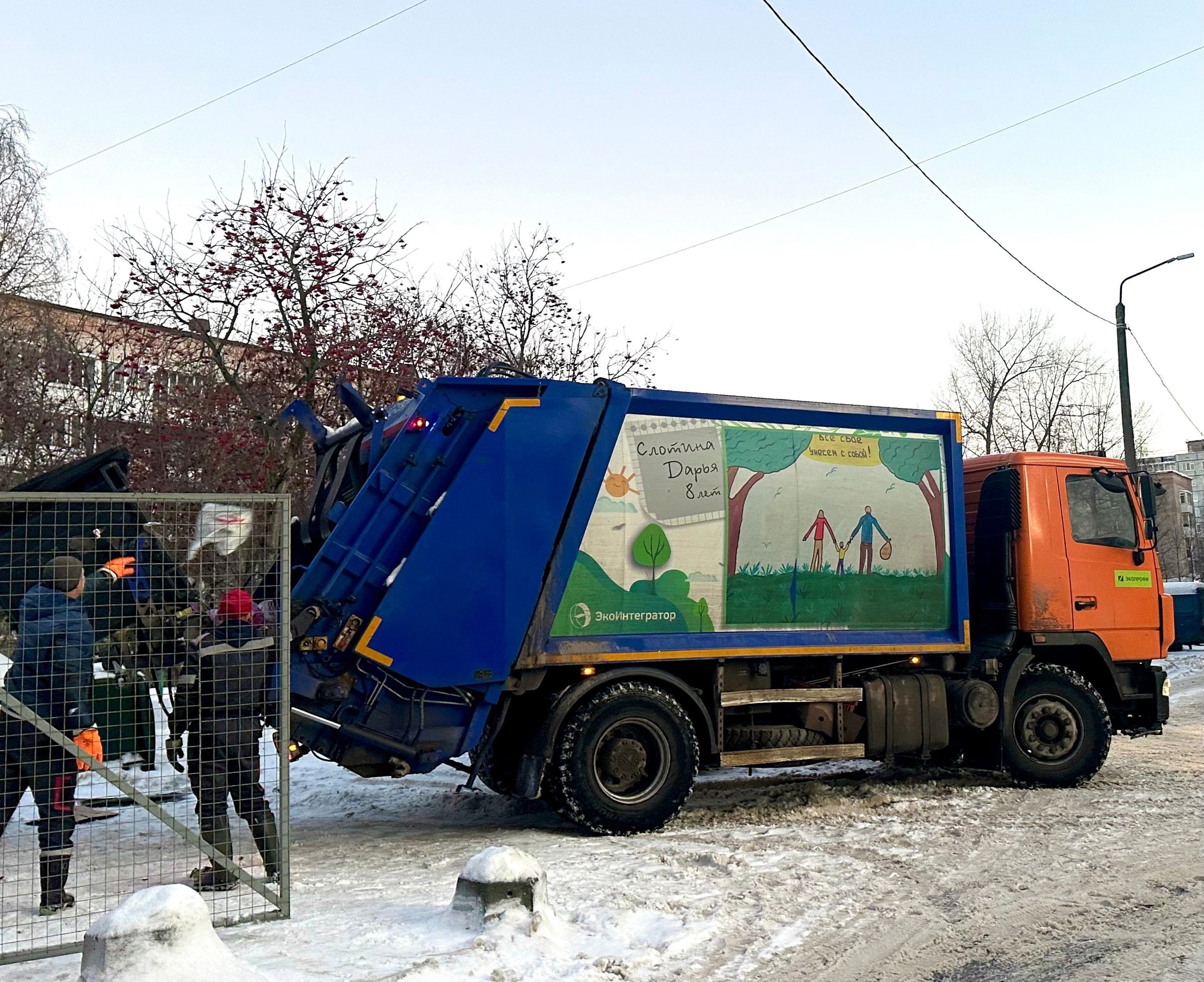 В новогодние праздники мусор будут вывозить чаще.