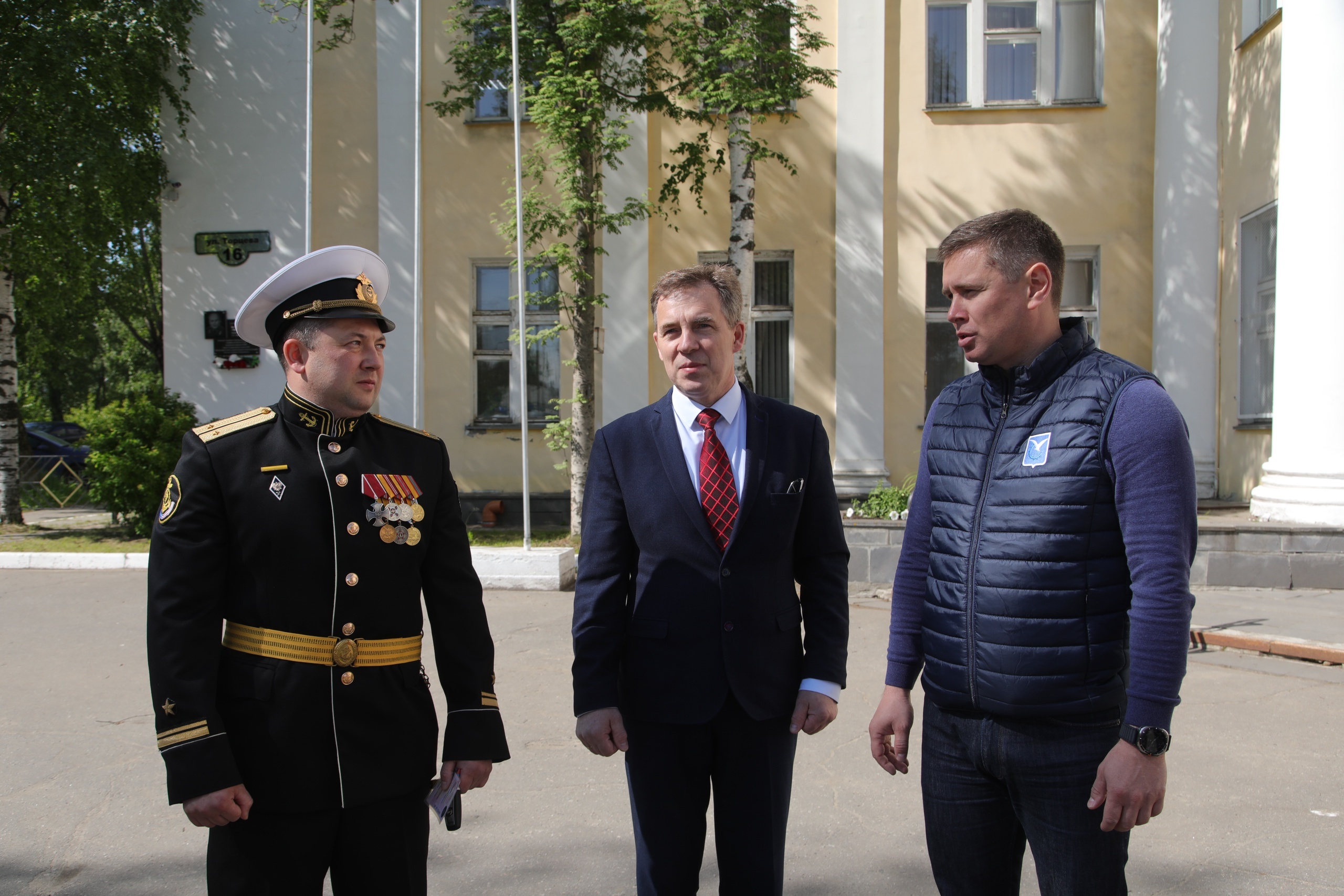 Спасибо за службу! Герою СВО Константину Юдину вручили ключи от нового автомобиля.