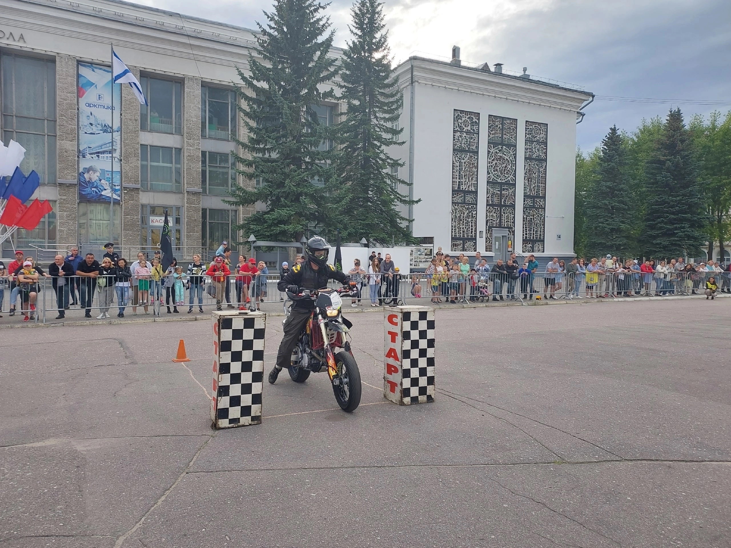 Любителей мотоспорта приглашают на главную площадь города.