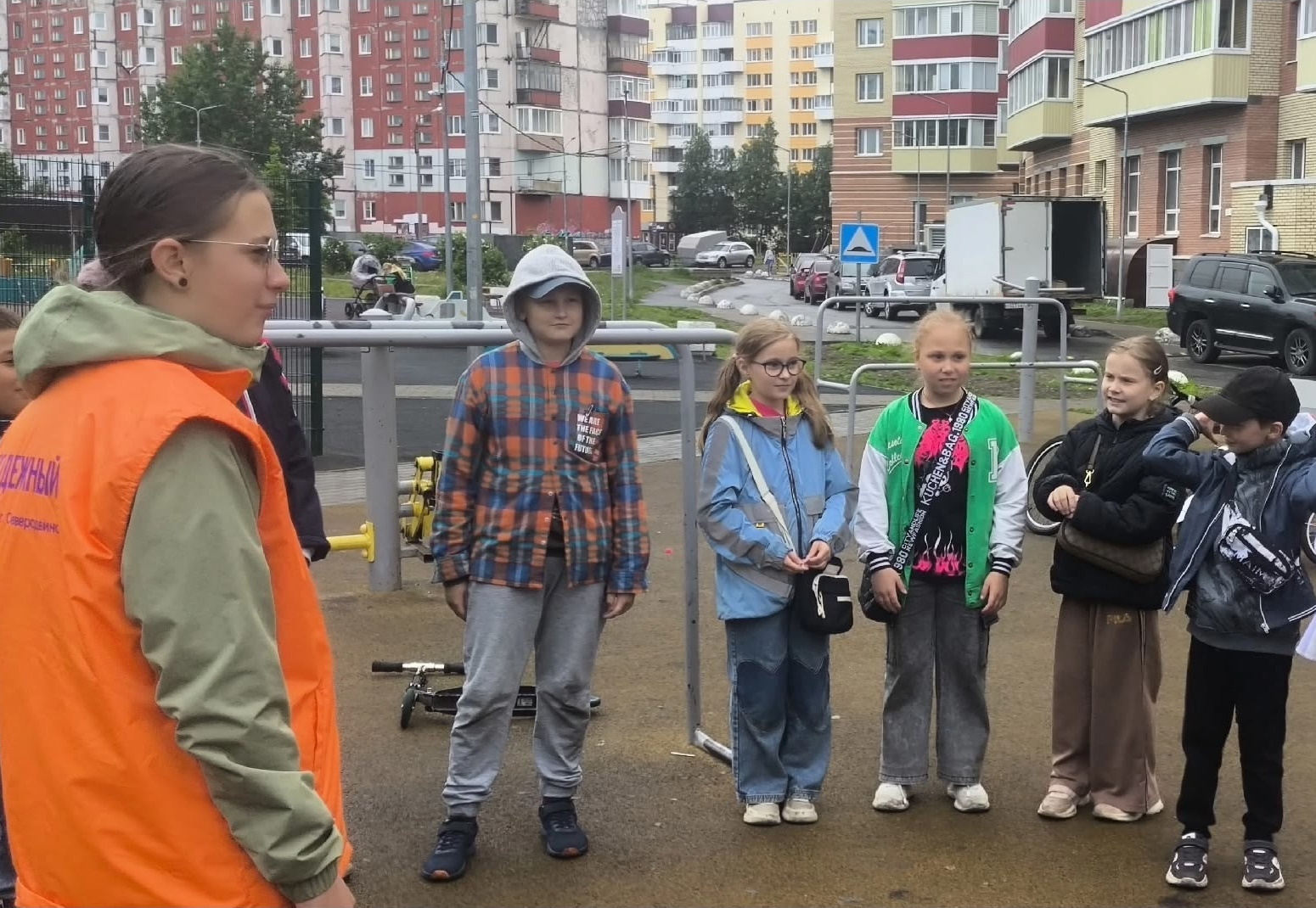 Лето в городе: волонтёры проекта «Солнечный двор» зовут поиграть во дворах Северодвинска.