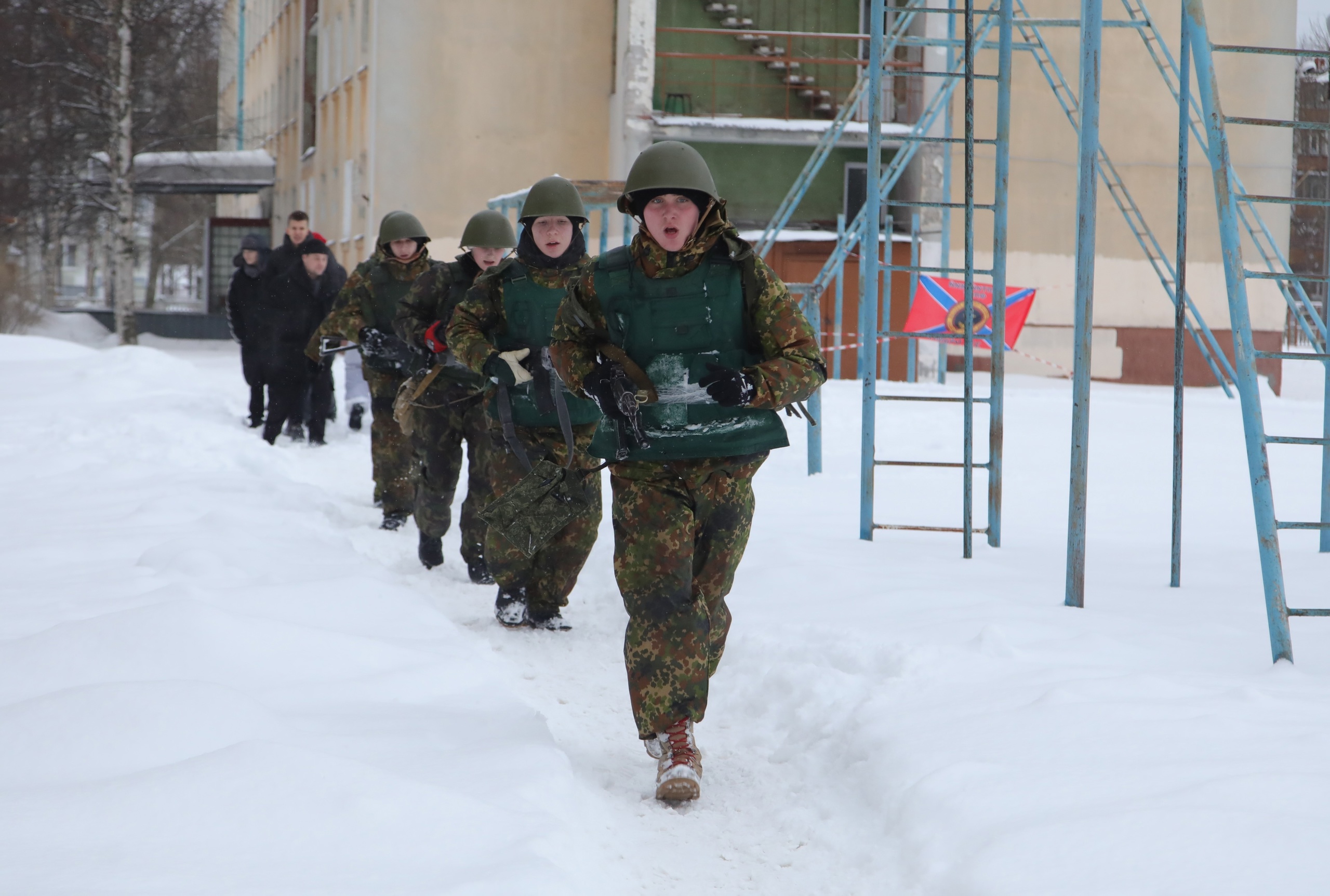 В Северодвинске прошла военно-спортивная эстафета «Внуки Маргелова».