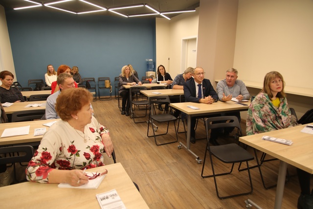 Председатели советов многоквартирных домов сели за парты. Председатели советов многоквартирных домов сели за парты.