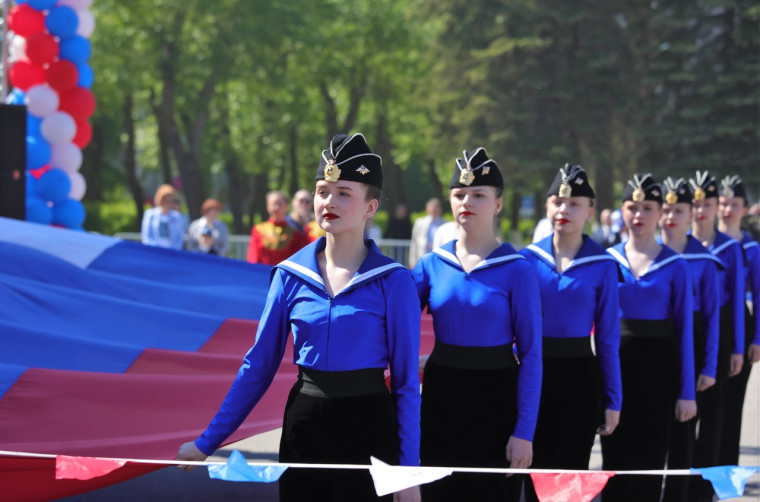 День России: велопарад, праздничный концерт, спортивные соревнования, мастер-классы и флешмоб. День России: велопарад, праздничный концерт, спортивные соревнования, мастер-классы и флешмоб.