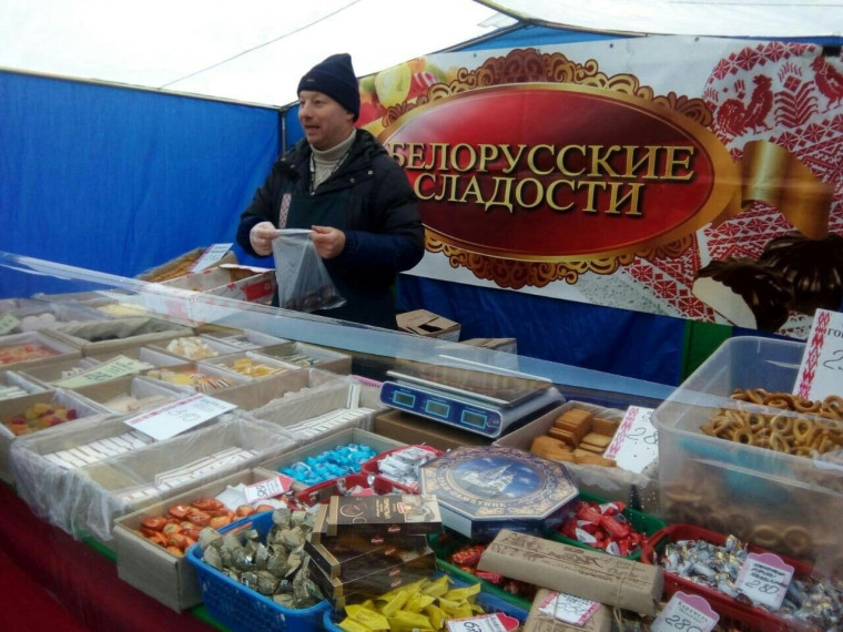 Ярмарка «Летний торжок» ждёт своих покупателей. Ярмарка «Летний торжок» ждёт своих покупателей.