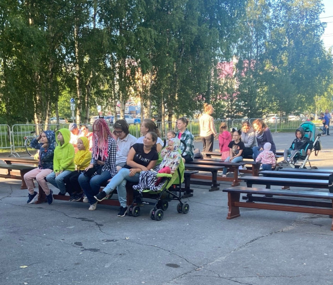 В воскресенье горожан ждут в летнем кинотеатре. В воскресенье горожан ждут в летнем кинотеатре.