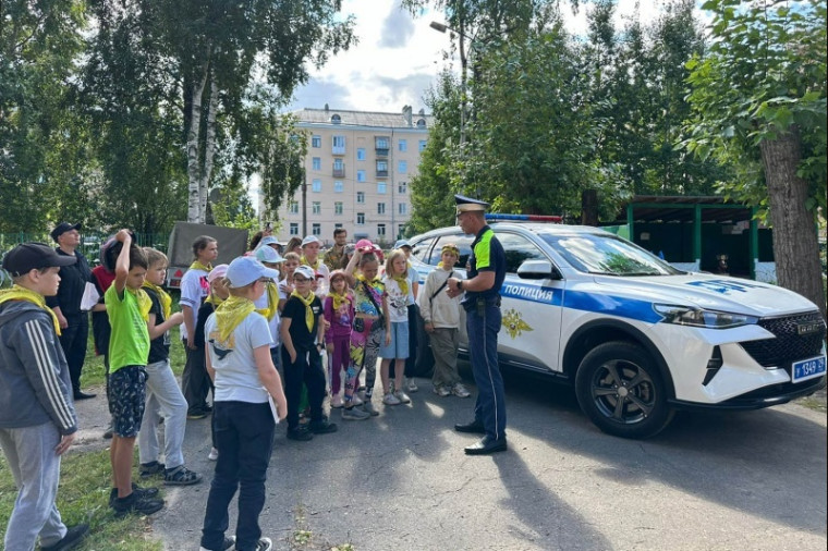 В Северодвинске прошла «Зарядка со стражем порядка». В Северодвинске прошла «Зарядка со стражем порядка».