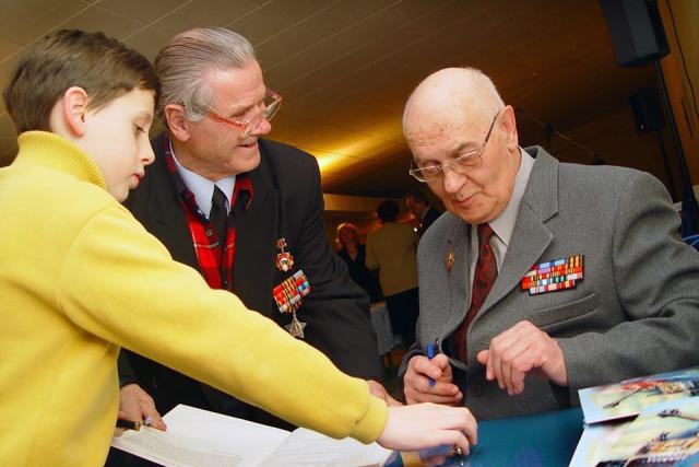 8 сентября - 100-летняя годовщина со дня рождения участника Великой Отечественной войны, кавалера знака «За заслуги перед Северодвинском», Заслуженного радиста Советского Союза Ильи Марковича Белаковского. 8 сентября - 100-летняя годовщина со дня рождения участника Великой Отечественной войны, кавалера знака «За заслуги перед Северодвинском», Заслуженного радиста Советского Союза Ильи Марковича Белаковского.