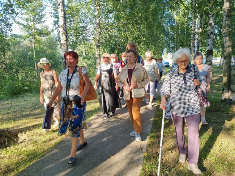 Народные экскурсоводы продолжают рассказывать о городе корабелов. Народные экскурсоводы продолжают рассказывать о городе корабелов.